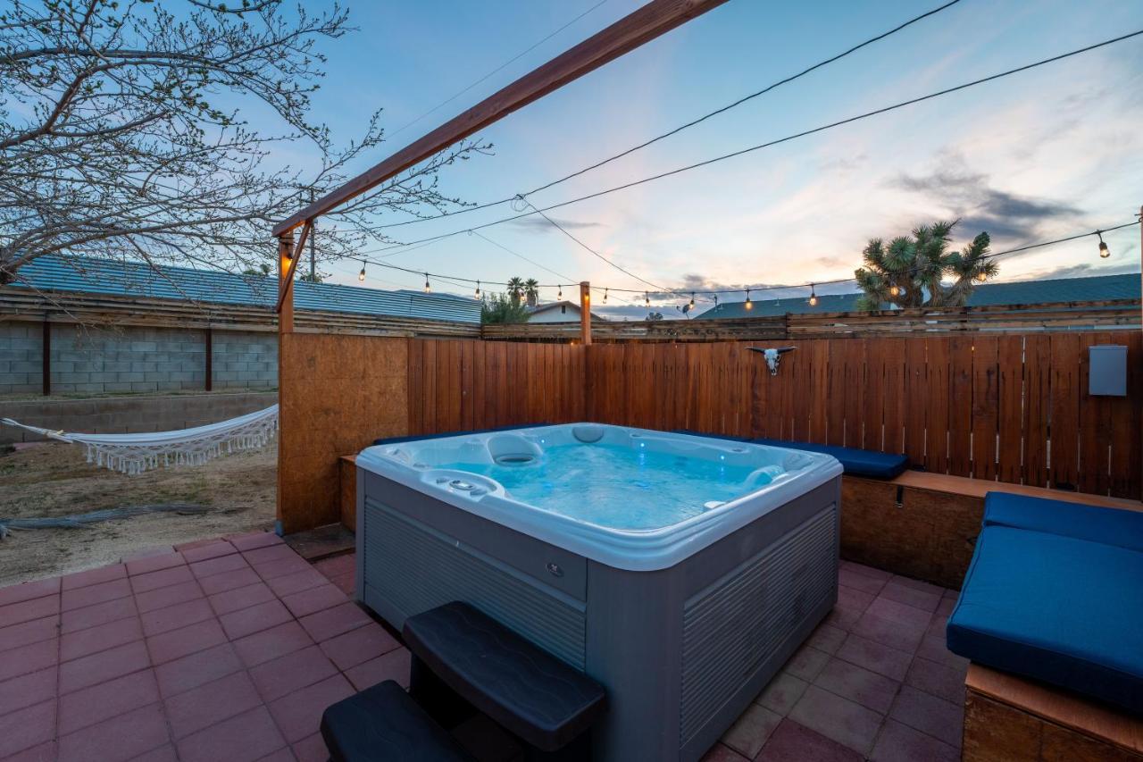 Tortoise Oasis - Hot Tub, Shuffleboard, & More! Vila Yucca Valley Exterior foto