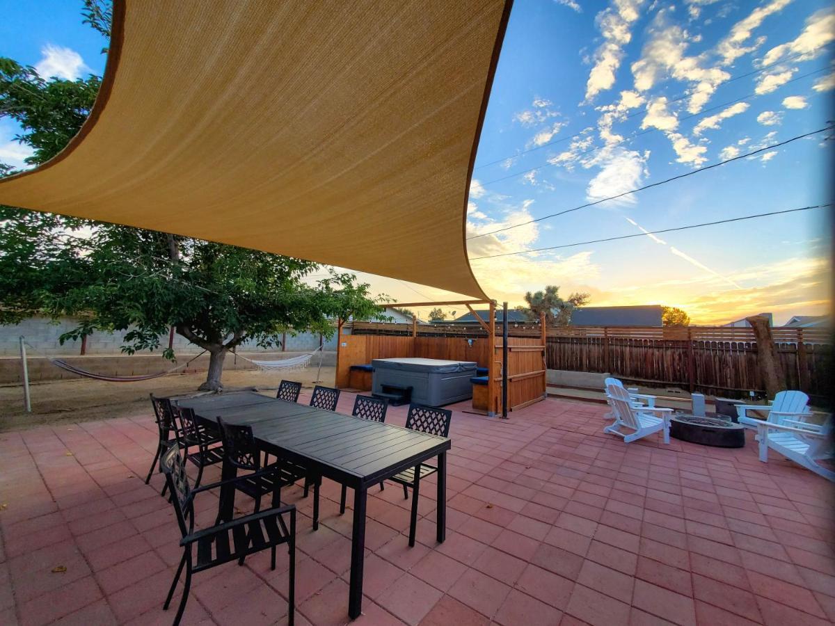 Tortoise Oasis - Hot Tub, Shuffleboard, & More! Vila Yucca Valley Exterior foto