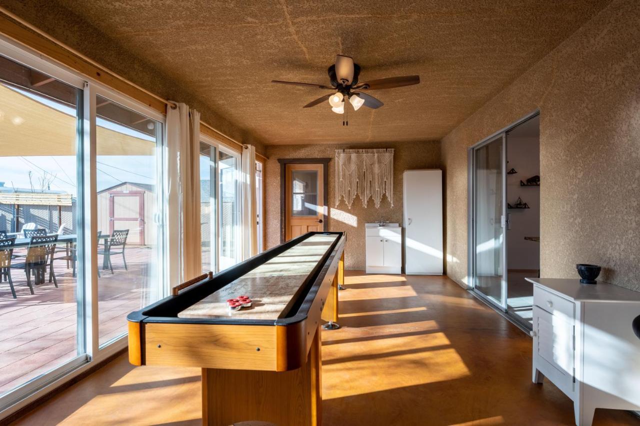 Tortoise Oasis - Hot Tub, Shuffleboard, & More! Vila Yucca Valley Exterior foto