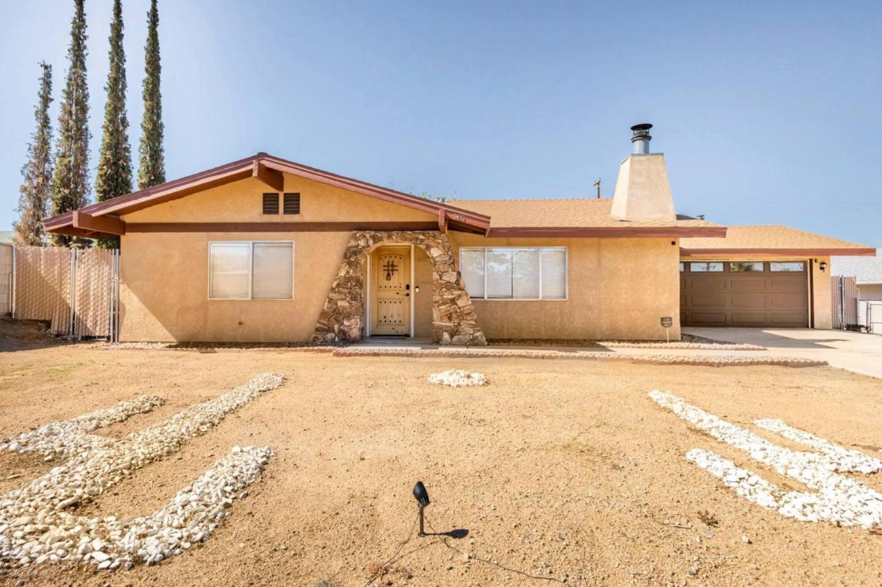 Tortoise Oasis - Hot Tub, Shuffleboard, & More! Vila Yucca Valley Exterior foto